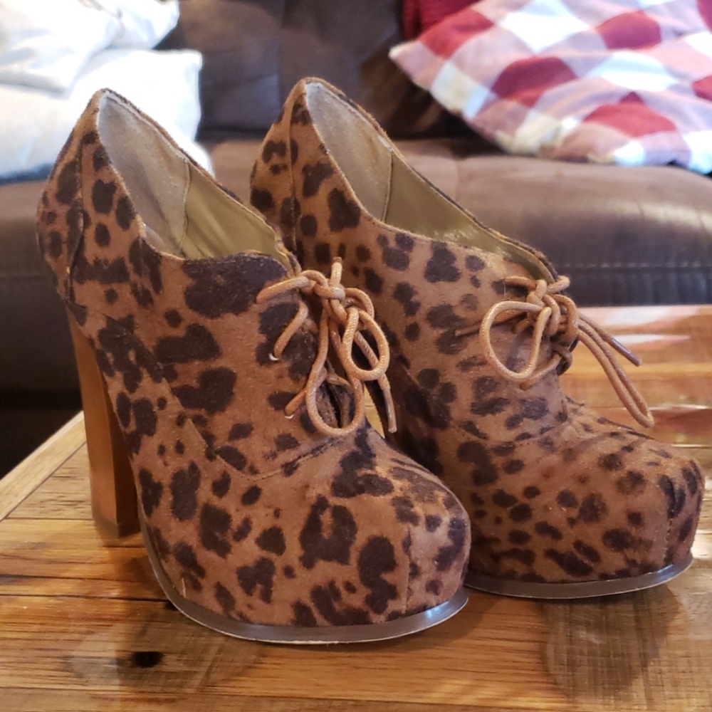 Leopard booties! 😍😍😍